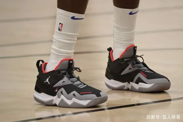 里约奥运会夺冠十周年 中国女排冠军走进南京校园